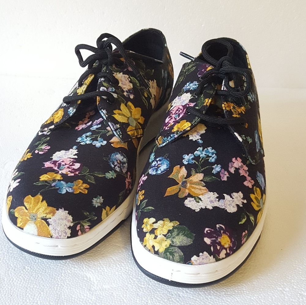 Dr. Martens® Darcy Floral Cavendish 3-Eye